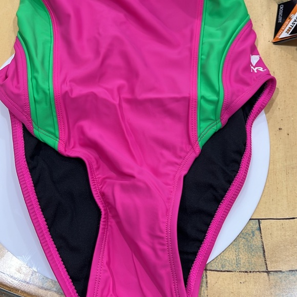 TYR FEMALE PERFORMANCE ONE PIECE SUIT SIZE 36 PINK/GREEN BRAND NEW - Picture 6 of 6